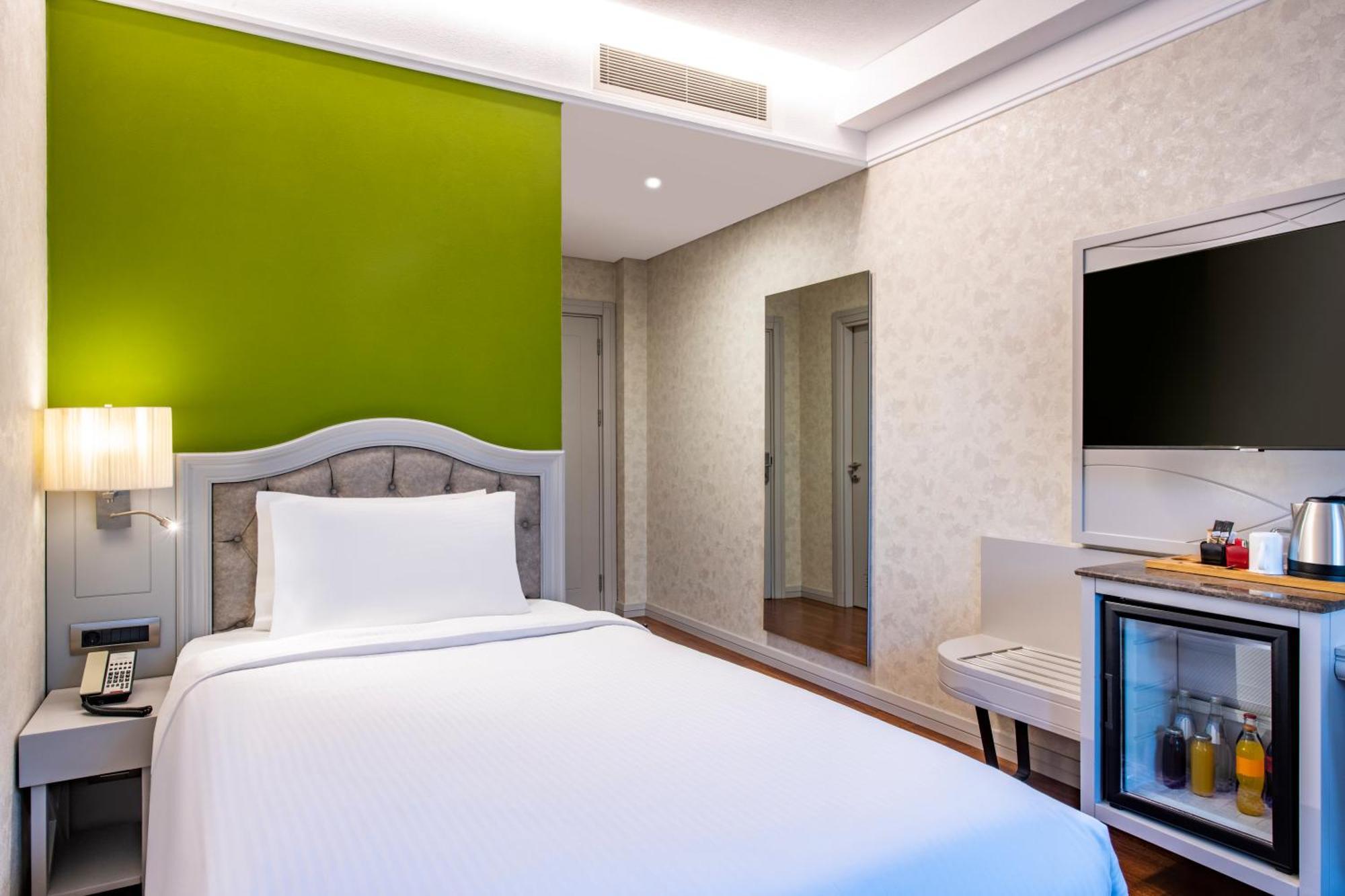 Hotel Mercure Old Town 4*