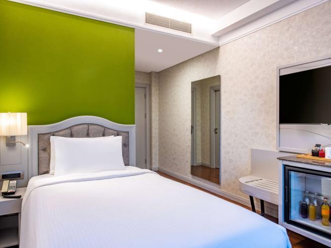 Отель Mercure Old Town